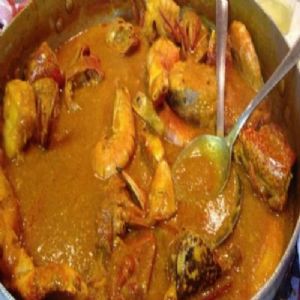 CALDERETA DE PESCADOS Y MARISCOS